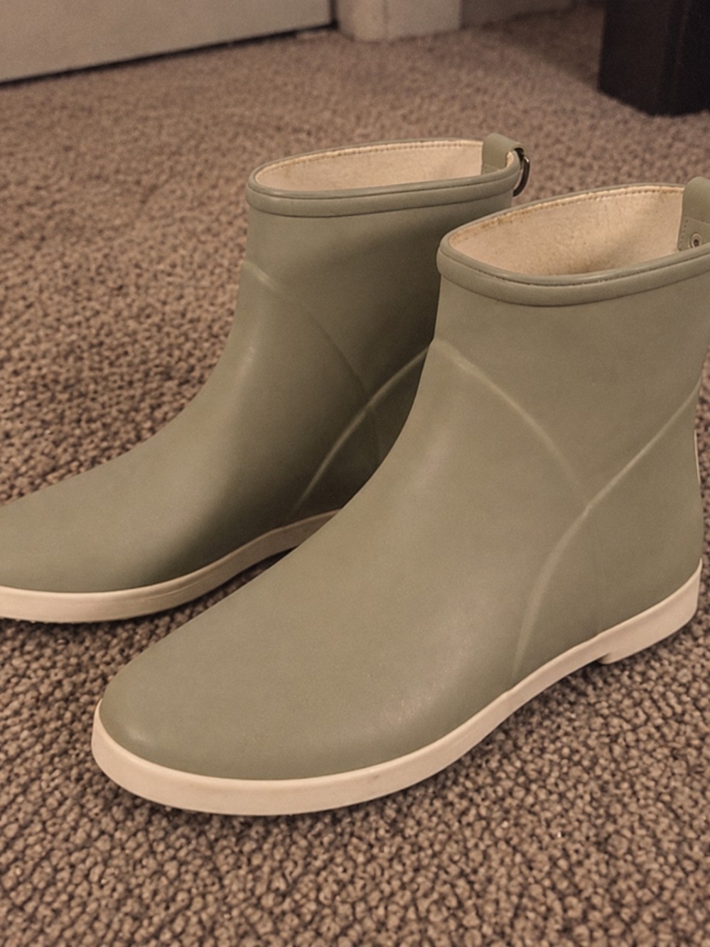Alice + Whittles Women’s Rain Boots – Size 7